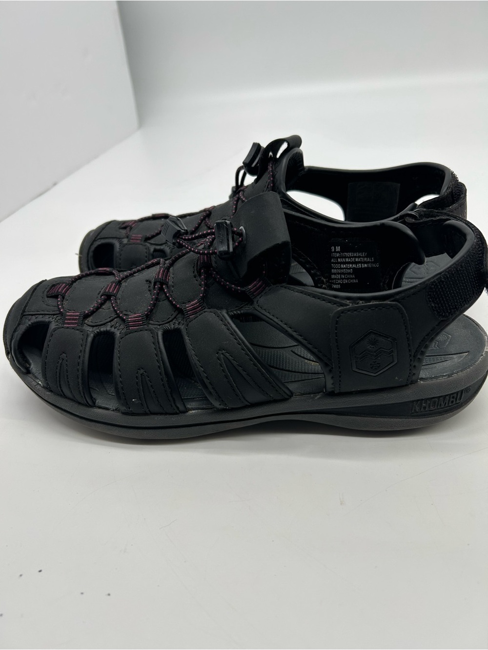 Khombu Ashley Active Sandals in Black With Purple Bungee Closures Size 9